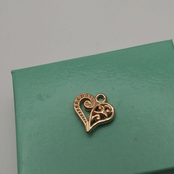 Abstract scroll heart charm - Picture 1 of 2